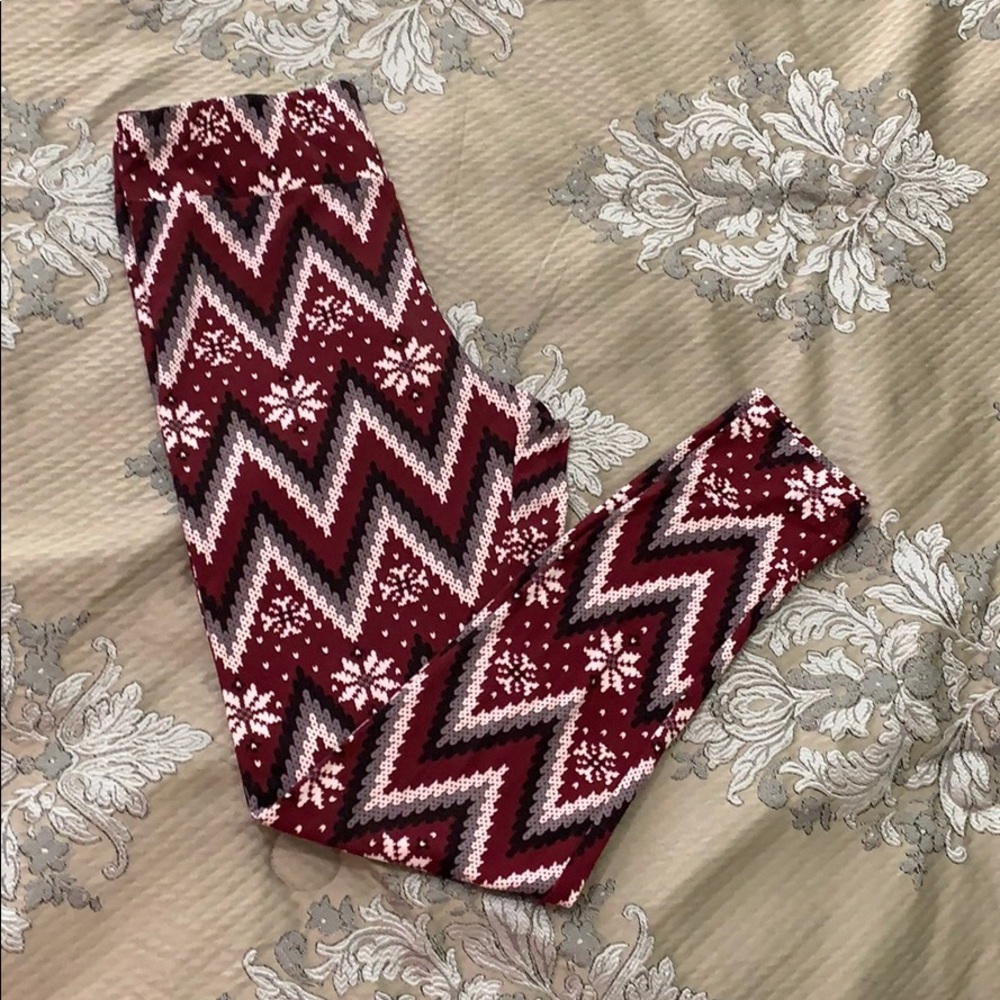 Maroon Snowflake/Chevron Printed Leggings